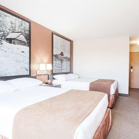 Super 8 By Wyndham Meadow Lake Exteriér fotografie