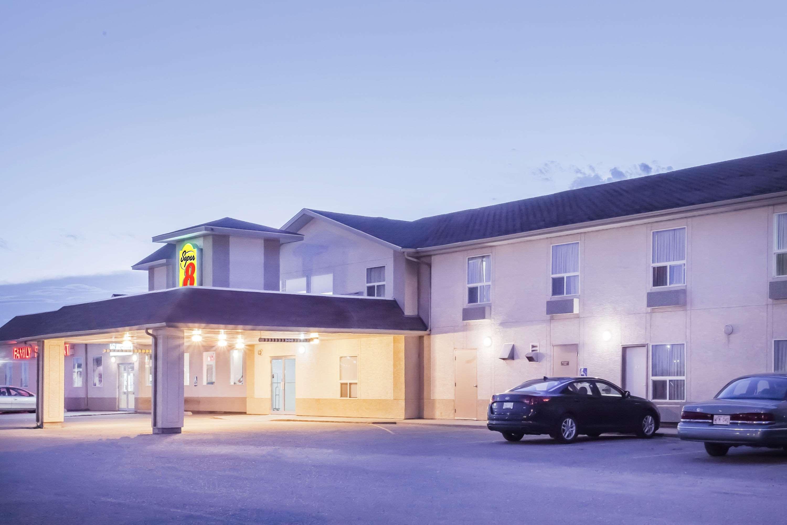 Super 8 By Wyndham Meadow Lake Exteriér fotografie